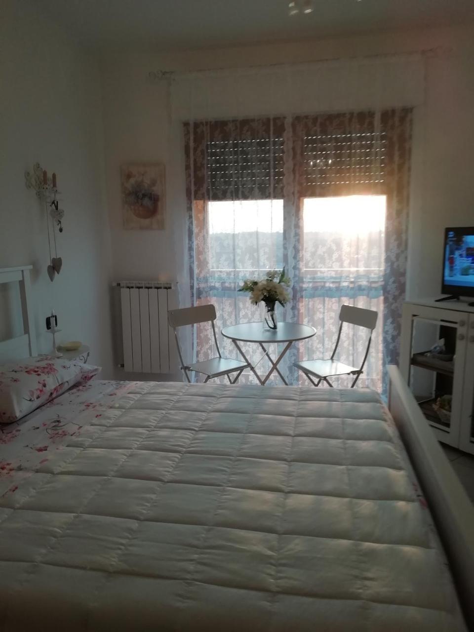 Beti House Heart'S And Roses Rooms Ponte Galeria Chambre photo